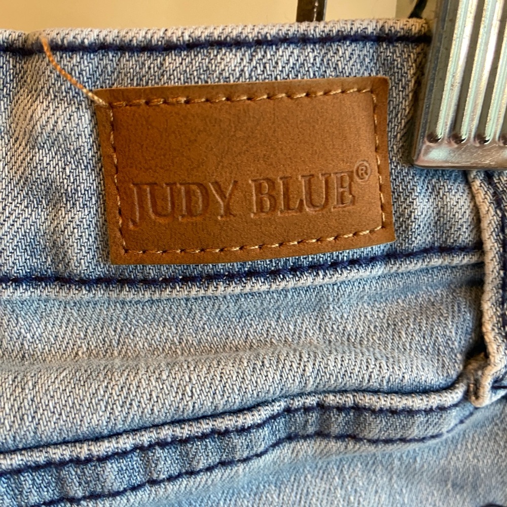 Judy Blue Light Wash Ankle Jeans - Picture 3 of 8